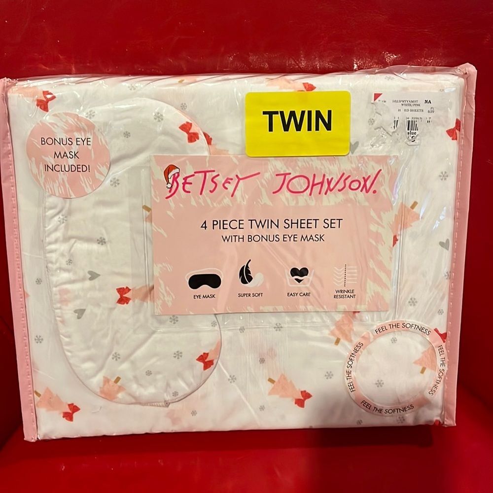 NIP Betsey Johnson Christmas sheet set with eye mask